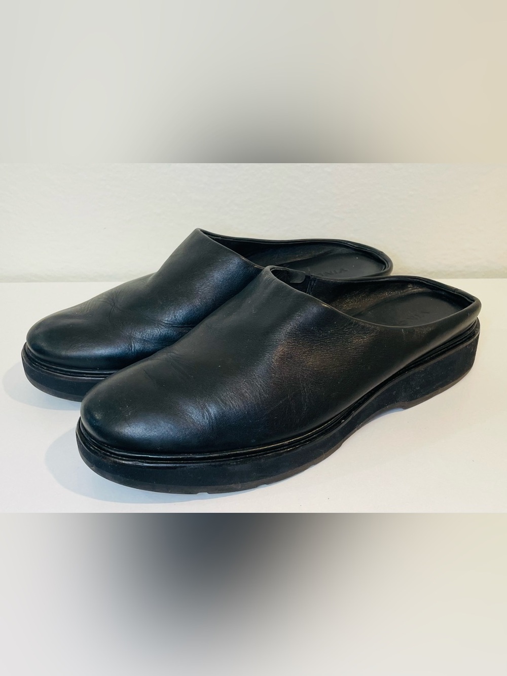 Vince Women’s Graham Slip on Mules Leather Black Clog Size 9